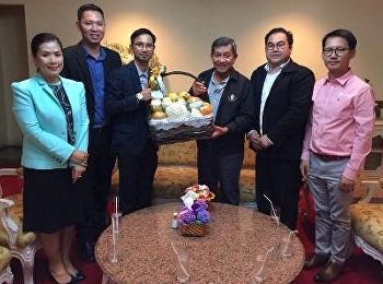 รองคณบดีฝ่ายวิชาการ ว.นวัตกรรมฯ
นำทีมอาจารย์รัฐศาสตร์ เข้าพบ พลเอกสนธิ
บุญยรัตกลิน