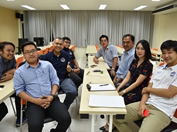 ดร.พิเชษฐ์ เกิดวิชัย
ให้คำปรึกษาเรื่องการจัดสัมมนาแก่
นักศึกษารุ่นที่ 4 และรุ่นที่5