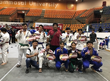 นายสกล แซ่จึง สาขารัฐศาสตร ปี2 ได้รางวัล
รายการยูยิตสูชิงแชมป์ภาคกลาง warrior of
Budo ประจำปี2561
ณ.ศูนย์ประชุมธรรมศาสตร์รังสิต