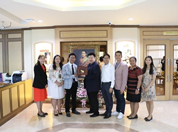 คณบดีวิทยาลัยนวัตกรรมและการจัดการ
นำทีมคณะผู้บริหาร หัวหน้าสำนักงาน
เข้าอวยพรและมอบของที่ระลึกเนื่องในโอกาสวันคล้ายวันเกิด
รศ.ดร.ฤๅเดช เกิดวิชัย