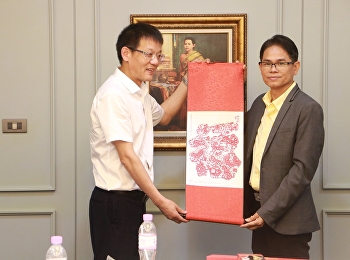 ผู้บริหารวิทยาลัยนวัตกรรมและการจัดการ
มหาวิทยาลัยราชภัฏสวนสุนันทา นำโดย
ผศ.ปรเมษฐ์ แสงอ่อน
ให้การต้อนรับคณะผู้บริหารจาก
มหาวิทยาลัยเทคโนโลยีหวู่ฮั่น ( Wuhan
Institute of Technology)