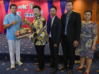 ผู้บริหารวิทยาลัยนวัตกรรมและการจัดการ
นำโดย ผศ.ดร.บัณฑิต ผังนิรันดร์
คณบดีวิทยาลัยนวัตกรรมและการจัดการ
พร้อมด้วยรองคณบดี
ร่วมอวยพรวันคล้ายวันเกิด
นายกสภามหาวิทยาลัย ท่านกร ทัพพะรังสี