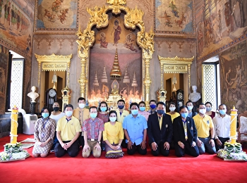 ชาวสวนสุนันทาพร้อมใจถวายเทียนเนื่องในวันเข้าพรรษา