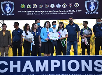 วันที่ 18 ธันวาคม 2563 เวลา 18.00 น.
ผู้ช่วยศาสตราจารย์หทัยพันธน์ สุนทรพิพิธ
รองคณบดีฝ่ายกิจการต่างประเทศ
และผู้ช่วยศาสตราจารย์ ดร.ภัทรวิทย์
อยู่วัฒนะ รองคณบดีฝ่ายกิจการนักศึกษา
เข้าร่วมพิธีมอบรางวัลการแข่งขัน โครงการ
Net Idol Go Hair