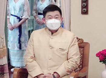 Associate Professor Dr. Bundit
Phangniran joins to welcome Professor
(Special) Dr. Anek Laothamthat