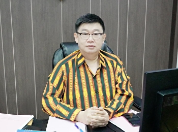 Assoc.Prof.Dr.Bundit Pungnirund is a
member of the Independent Research
Examination Committee. Master's degree
student