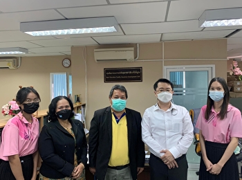 Assistant Professor Eknarong Worasiha
visited the area to supervise students
at the Ministry of Education.