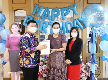 College of Innovation and Management
Executives. to present gifts and
blessings on the birthday of the rector
of Suan Sunandha Rajabhat University.