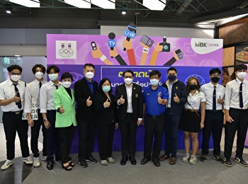 College Student Club of Innovation and
Management Participate in volunteer
activities At the market event, the
Journalists Association of Thailand.