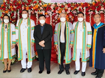 รองศาสตราจารย์ ดร.บัณฑิต ผังนิรันดร์
คณบดีวิทยาลัยนวัตกรรมและการจัดการ
และคณาจารย์
เข้าร่วมพิธีพระราชทานปริญญาบัตร
(ซ้อมใหญ่)