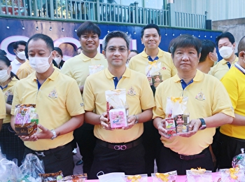 His Majesty King Bhumibol Adulyadej Maha
Bhumibol Adulyadej the Great's Alms
Giving Ceremony On the occasion of the
King's birthday.