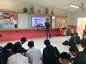 อาจารย์ภัสรา สิริกมลศิลป์ อาจารย์เบญญา
หวังมหาพร อาจารย์ดร.นธายุ วันทยะกุล
และอาจารย์ธีรพงษ์ พงษ์เพ็ง
ตัวแทนสาขาวิชานวัตกรรมการจัดการ
หลักสูตรสองภาษา
วิทยาลัยนวัตกรรมและการจัดการ
เข้าร่วมแนะแนวทางการศึกษาต่อ ณ
โรงเรียนไทรน้อย จังหวัดนนทบุรี