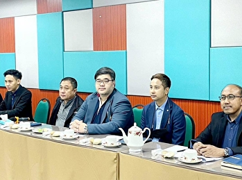 Assistant Professor Hathaipan
Soonthornpipit, Associate Dean for
Academic Affairs and Networks, College
of Innovation and Management, met with
YBHG. PROF. IR. TS DR. HJ. MOHD NASIR
TAIB, Director of Malaysia Institute of
Trans