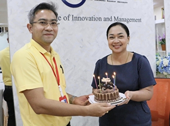 March 19, 2023, on the day that
coincides with birthday, Asst. Prof. Dr.
Cholpassorn Sitthiwarongchai, Dean of
College of Innovation and Management