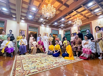 College personnel Join the viewing
costume performance 