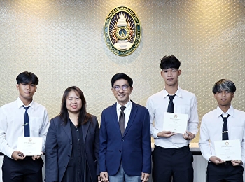 Students from the College of Innovation
and Management—Mr. Sorawut Janjeed, Mr.
Anecha Nontakate, and Mr. Nathakrit
Nuimad—from the Sports Management
Innovation program, received
certificates of honor from the
University Council. The certificates
were pre