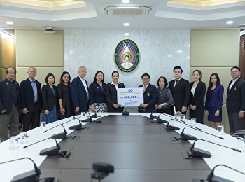 Index International Group PLC and Dr.
Chainarong Na Lamphun Donate 300,000
Baht to Support Education and Research
at CIM.