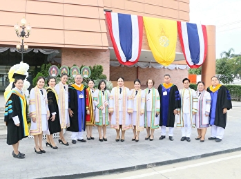 ผศ.ดร.ชลภัสสรณ์ สิทธิวรงค์ชัย
คณบดีวิทยาลัยนวัตกรรมและการจัดการ
พร้อมด้วยคณะผู้บริหาร คณาจารย์
เข้าร่วมในพิธีพระราชทานปริญญาบัตร
แก่บัณฑิตมหาวิทยาลัยราชภัฎสวนสุนันทา